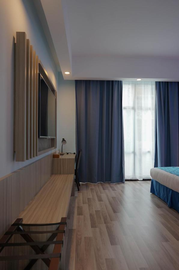 17 Hotel